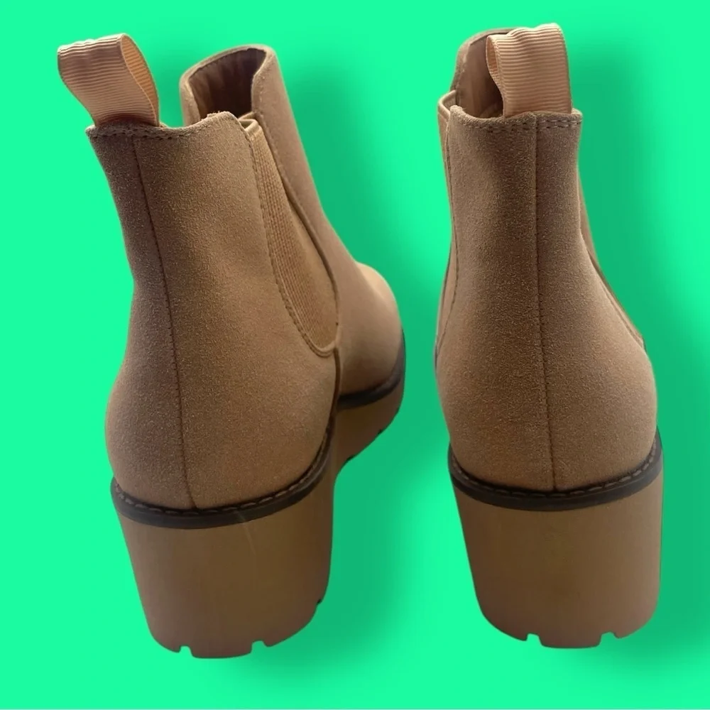Athlefit Women's Chelsea Boots Nude Size 9.5